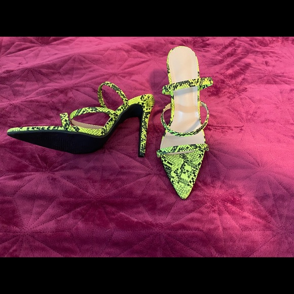 Neon yellow/ green snakeskin heel!! - Picture 2 of 4